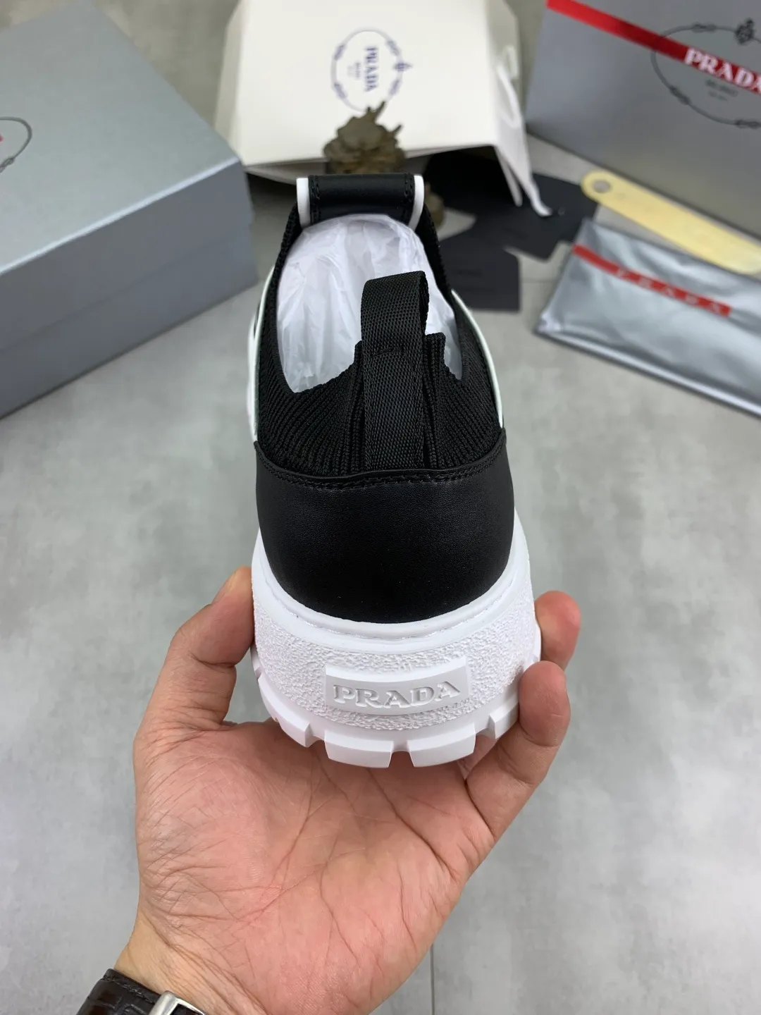 Men's shoes 💰P600💰 [New style] Flying weave series (summer must-have) is now available on the official website, 🆘 Trendy brand (Prada) mainly promotes popular models, avant-garde and versatile fashionable men's shoes, private version mold opening, cowhide surface splicing 1:1.. Fashionable and simple, original imported cowhide and cowhide leather feet; the atmosphere and personality are more fashionable, eye-catching and pursuing class. It will subvert the old idea and be a must-have for fashion trendsetters with you! Must keep it for yourself! High-end comfort and low-end, high-end quality workmanship. Size: 38-45 4️⃣colors available.